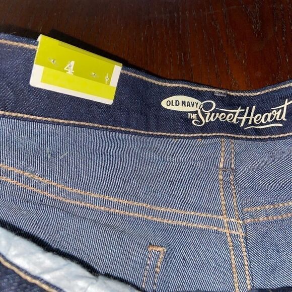 Woman’s NWT old navy denim shorts - Picture 3 of 4